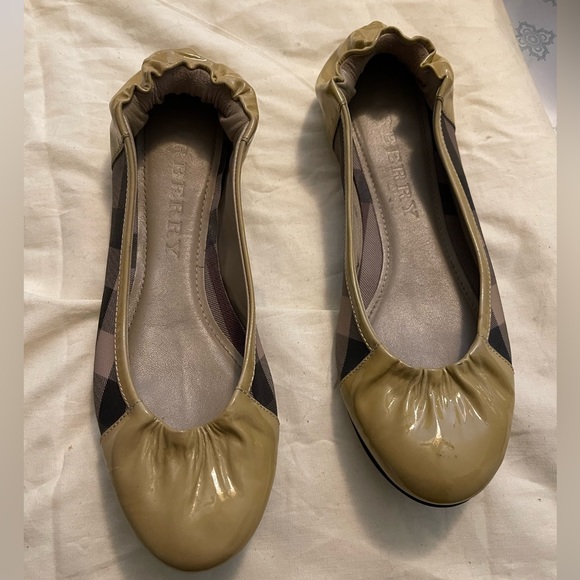 Burberry Nova Check Patent Leather Ballet Flats Sz 37 - Picture 1 of 7